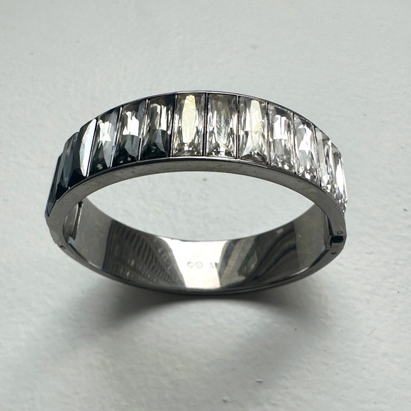 Gorgeous Swarovski Ombré Crystal Bracelet Cuff - Picture 1 of 13